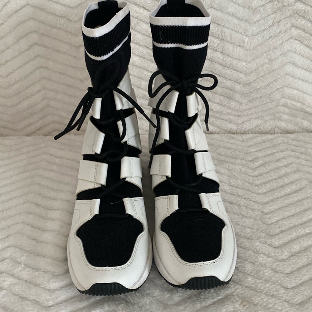 Michael Kors High Top Sneaker High Fashion  - Cut-out Sweater Sneakers size 9